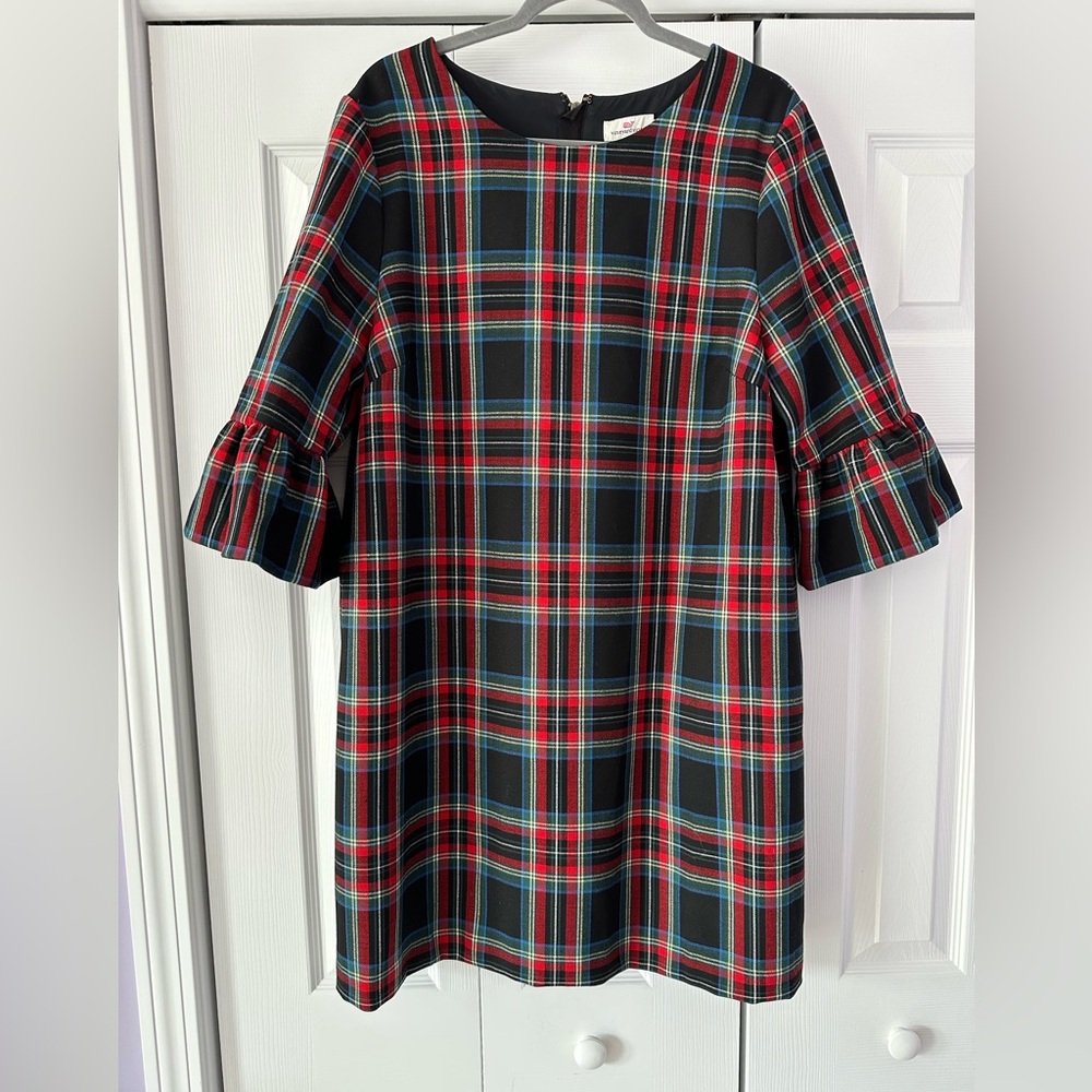 Vineyard Vines
Jolly plaid flutter sleeve shift dress
Size 16
NWT